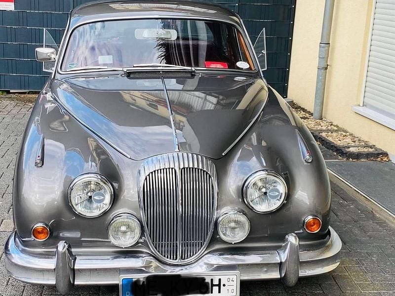 Grau Gebraucht 1967 Jaguar MK II Limousine | 25.000 € - Bild 1/4