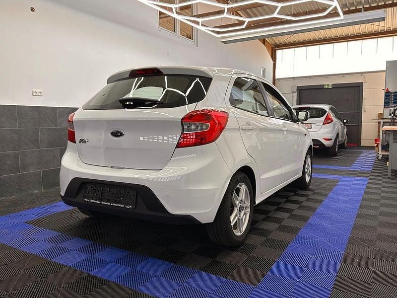 Gebraucht Ford Ka Plus Cool & Sound Edition 86 PS (63 kW) 2016 Weiß Kleinwagen