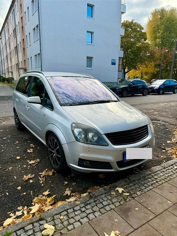 Grau Gebraucht 2006 Opel Zafira Van / Kleinbus | 3.499 € (Teuer) - Bild 1/4