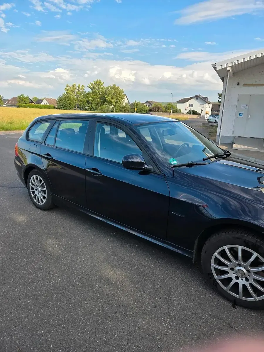Gebraucht BMW 318 143 PS (105 kW) 2009 Blau Kombi