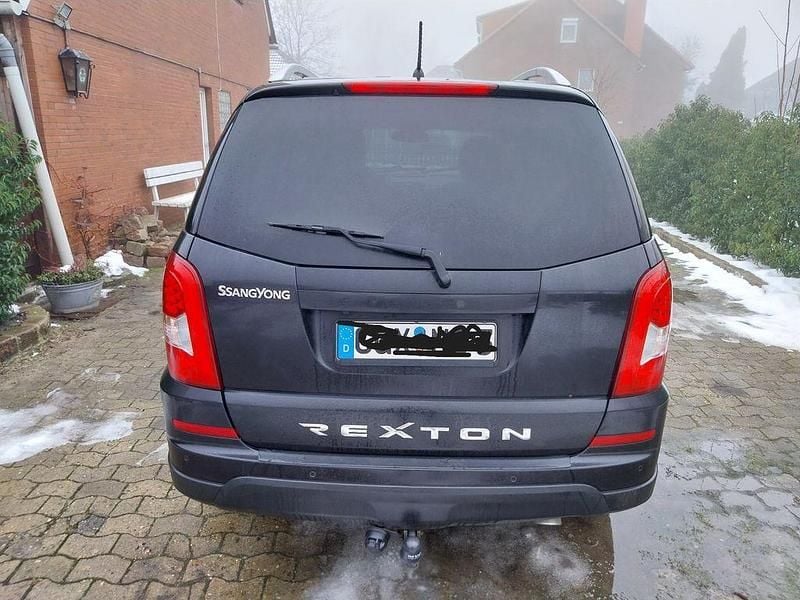 Gebraucht Ssangyong (KGM) Rexton Sapphire 178 PS (130 kW) 2017 Schwarz SUV