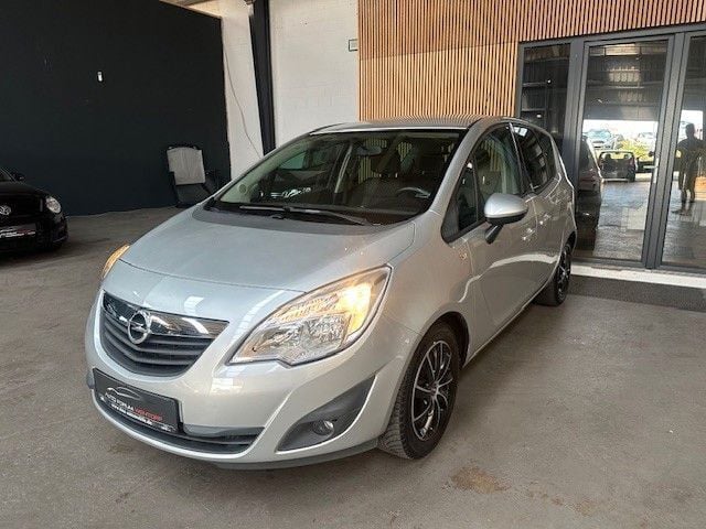 Silber Gebraucht 2011 Opel Meriva Edition Van / Kleinbus | 5.450 € (Fairer Preis) - Bild 1/4