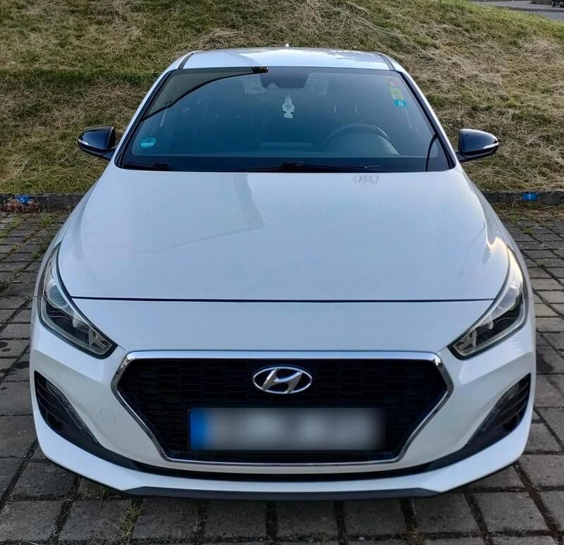Weiß Gebraucht 2018 Hyundai i30 Limousine | 12.499 € (Fairer Preis) - Bild 1/4