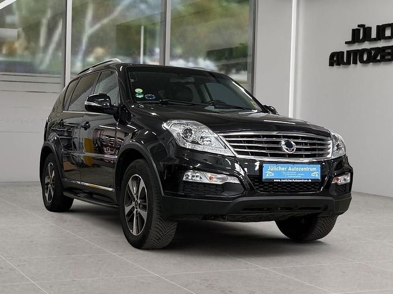 Schwarz Gebraucht 2017 Ssangyong (KGM) Rexton SUV | 12.990 € - Bild 1/4