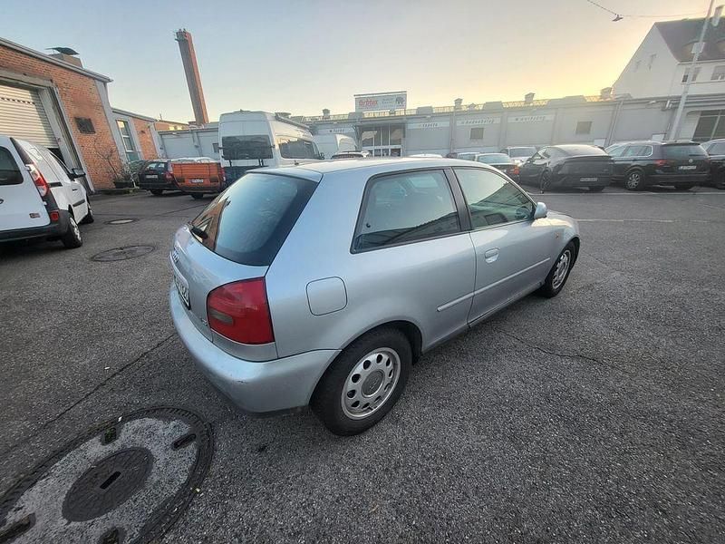 Gebraucht Audi A3 Attraction 101 PS (74 kW) 1999 Silber Kleinwagen