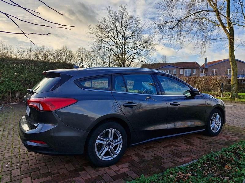 Gebraucht Ford Focus 120 PS (88 kW) 2019 Grau Kombi