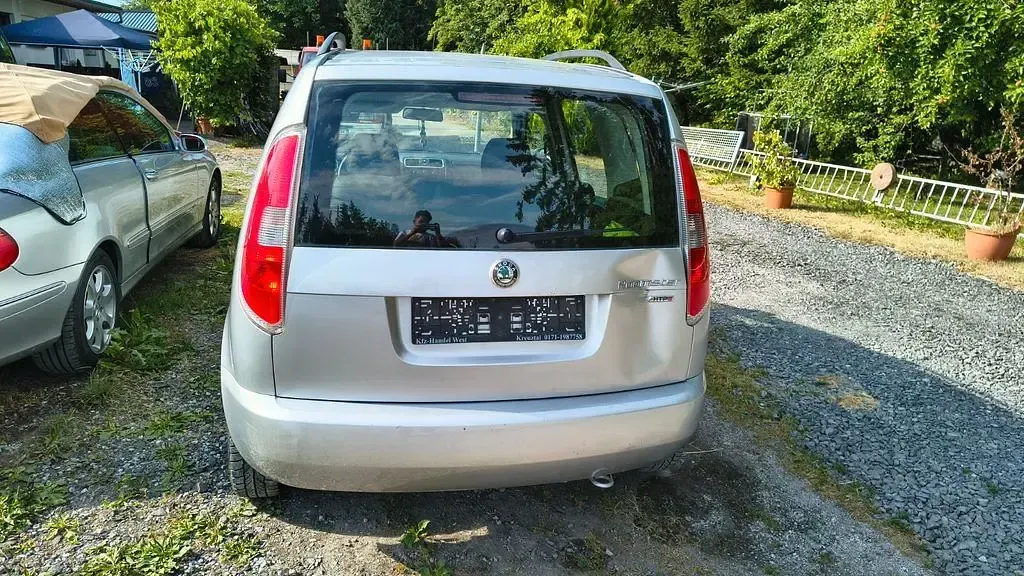 Gebraucht Skoda Roomster 69 PS (50 kW) 2010 Silber Van / Kleinbus