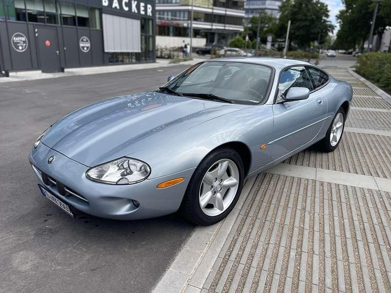 Silber Gebraucht 1997 Jaguar XK8 Coupé | 39.900 € - Bild 1/4