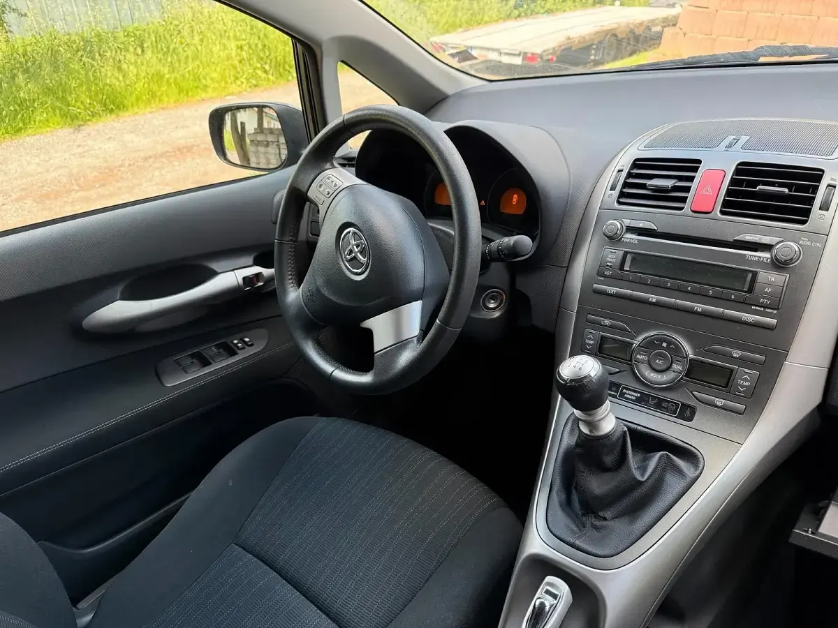 Gebraucht Toyota Auris 90 PS (66 kW) 2009 Grau Kleinwagen