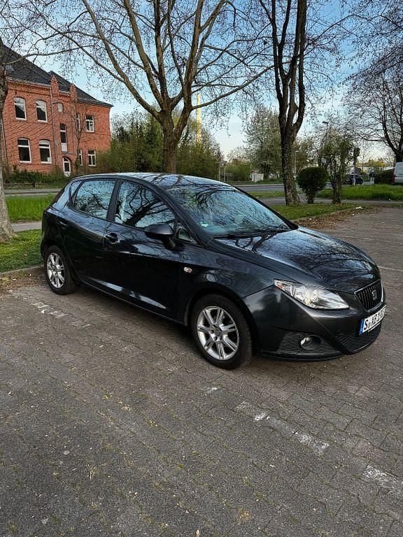 Grau Gebraucht 2010 Seat Ibiza Limousine | 2.500 € (Guter Preis) - Bild 1/4