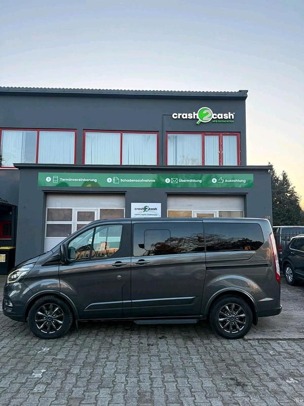 Grau Gebraucht 2020 Ford Tourneo Van / Kleinbus | 27.950 € (Superpreis) - Bild 1/4