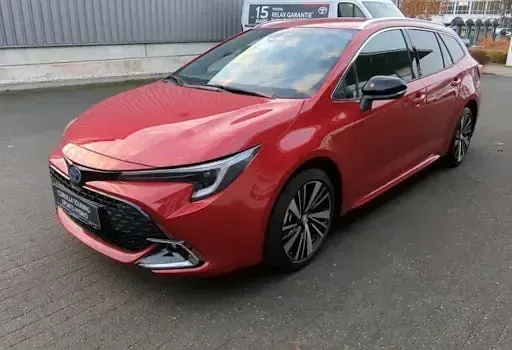 Nowe Toyota Corolla 140 KM (102 kW) 2025 Czerwony Kombi