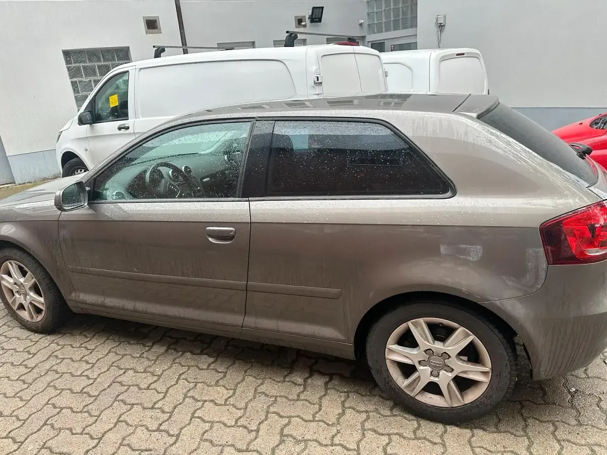 Gebraucht Audi A3 Ambiente 105 PS (77 kW) 2011 Braun Kleinwagen
