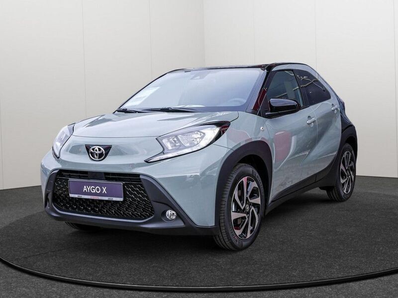 Grün Neu 2025 Toyota Aygo Kleinwagen | 19.990 € - Bild 1/4