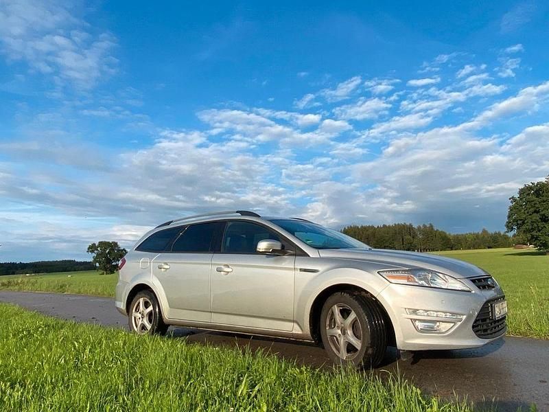 Gebraucht Ford Mondeo 116 PS (85 kW) 2011 Silber Limousine