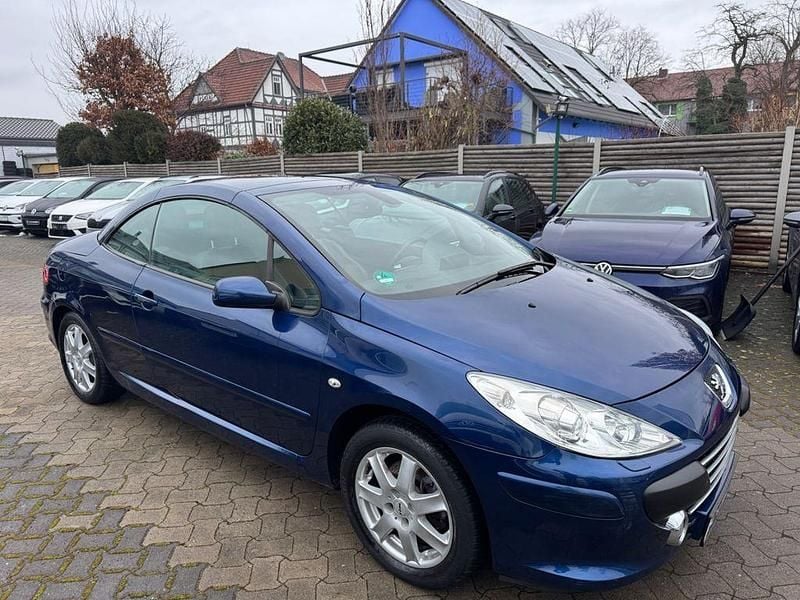 Gebraucht Peugeot 307 CC Tendance 140 PS (102 kW) 2006 Blau montebello/metallic (metallic) Cabrio