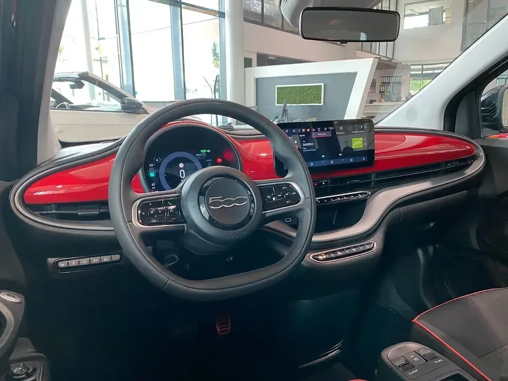 Gebraucht Fiat 500e Red 69 kW (95 PS) 2025 Schwarz Kleinwagen