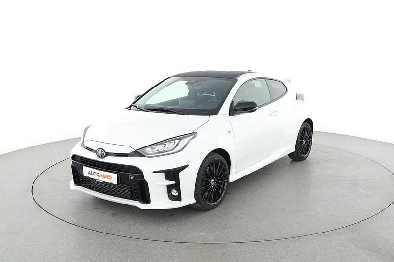 Weiß Gebraucht 2021 Toyota Yaris Limousine | 32.000 € (Fairer Preis) - Bild 1/3