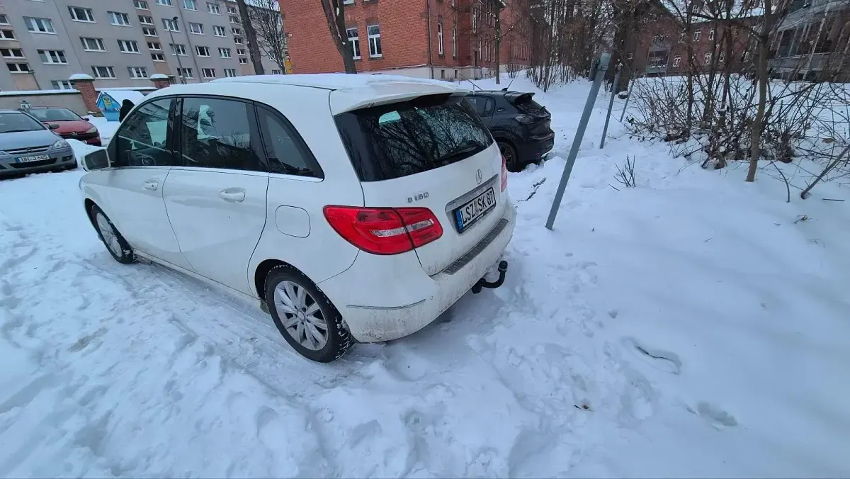 Gebraucht Mercedes B180 Style 122 PS (89 kW) 2014 Weiß Van / Kleinbus