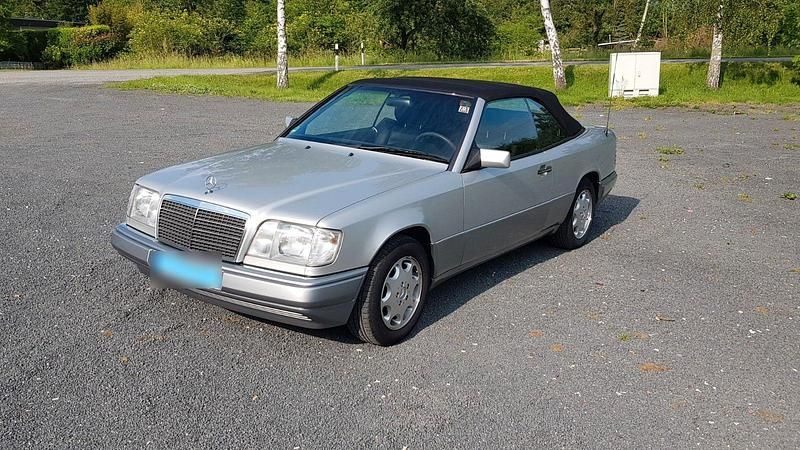 Gebraucht Mercedes E220 150 PS (110 kW) 1996 Silber Cabrio