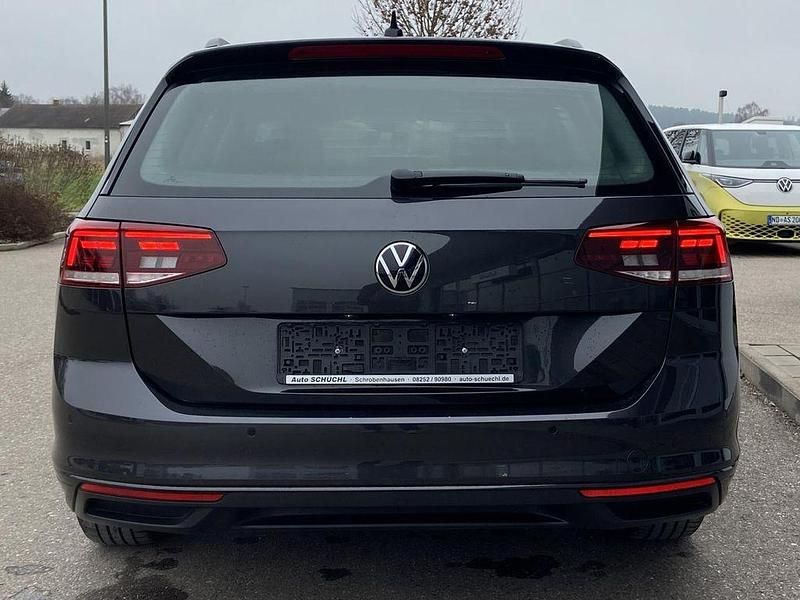 Gebraucht VW Passat 122 PS (89 kW) 2023 Grau Kombi