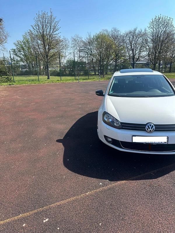 Weiß Gebraucht 2011 VW Golf VI Coupé | 4.200 € (Fairer Preis) - Bild 1/4