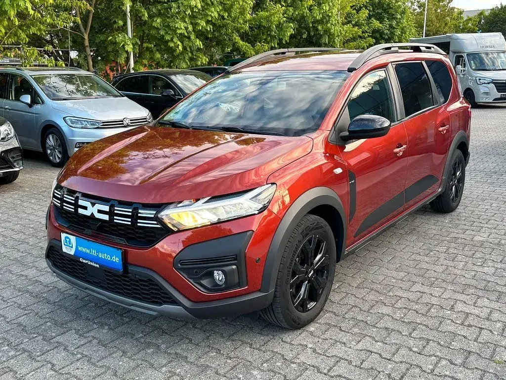 Gebraucht Dacia Jogger Extreme 94 PS (69 kW) 2024 Terracottabraun (metallic) Van / Kleinbus