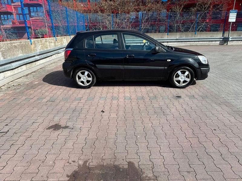 Gebraucht Kia Rio 111 PS (81 kW) 2005 Limousine