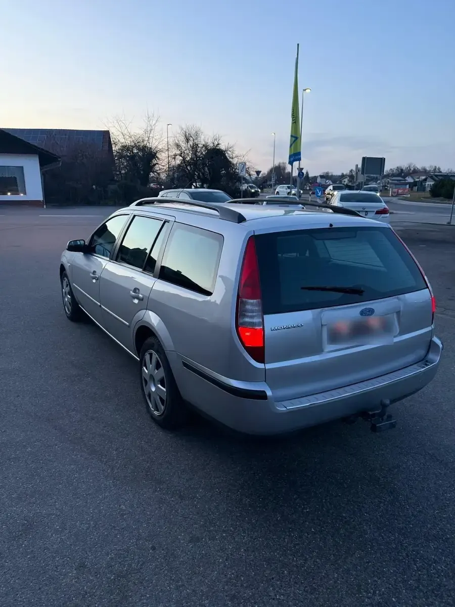 Gebraucht Ford Mondeo 120 PS (88 kW) 2006 Silber Kombi