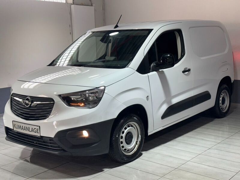 Weiß Gebraucht 2023 Opel Combo Edition Van / Kleinbus | 17.470 € (Fairer Preis) - Bild 1/4