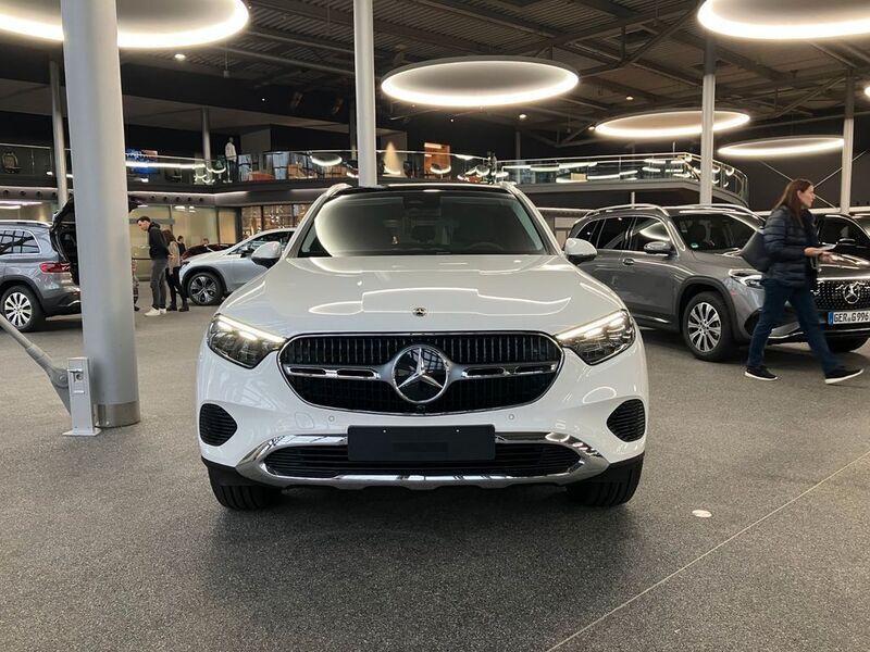Gebraucht Mercedes GLC300e 204 PS (150 kW) 2024 Weiß SUV