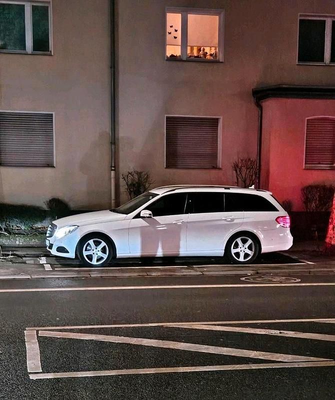 Gebraucht Mercedes E250 204 PS (150 kW) 2015 Weiß Limousine