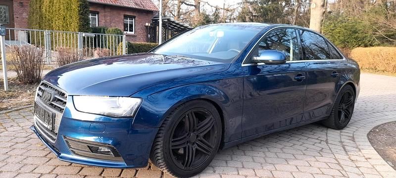 Gebraucht Audi A4 170 PS (125 kW) 2014 Blau Limousine