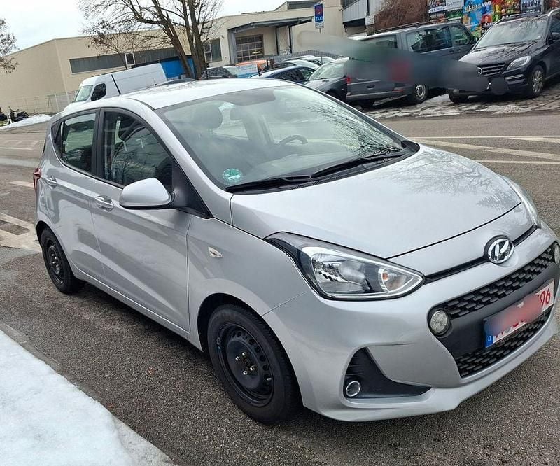 Silber Gebraucht 2018 Hyundai i10 YES! Kleinwagen | 6.950 € (Guter Preis) - Bild 1/4