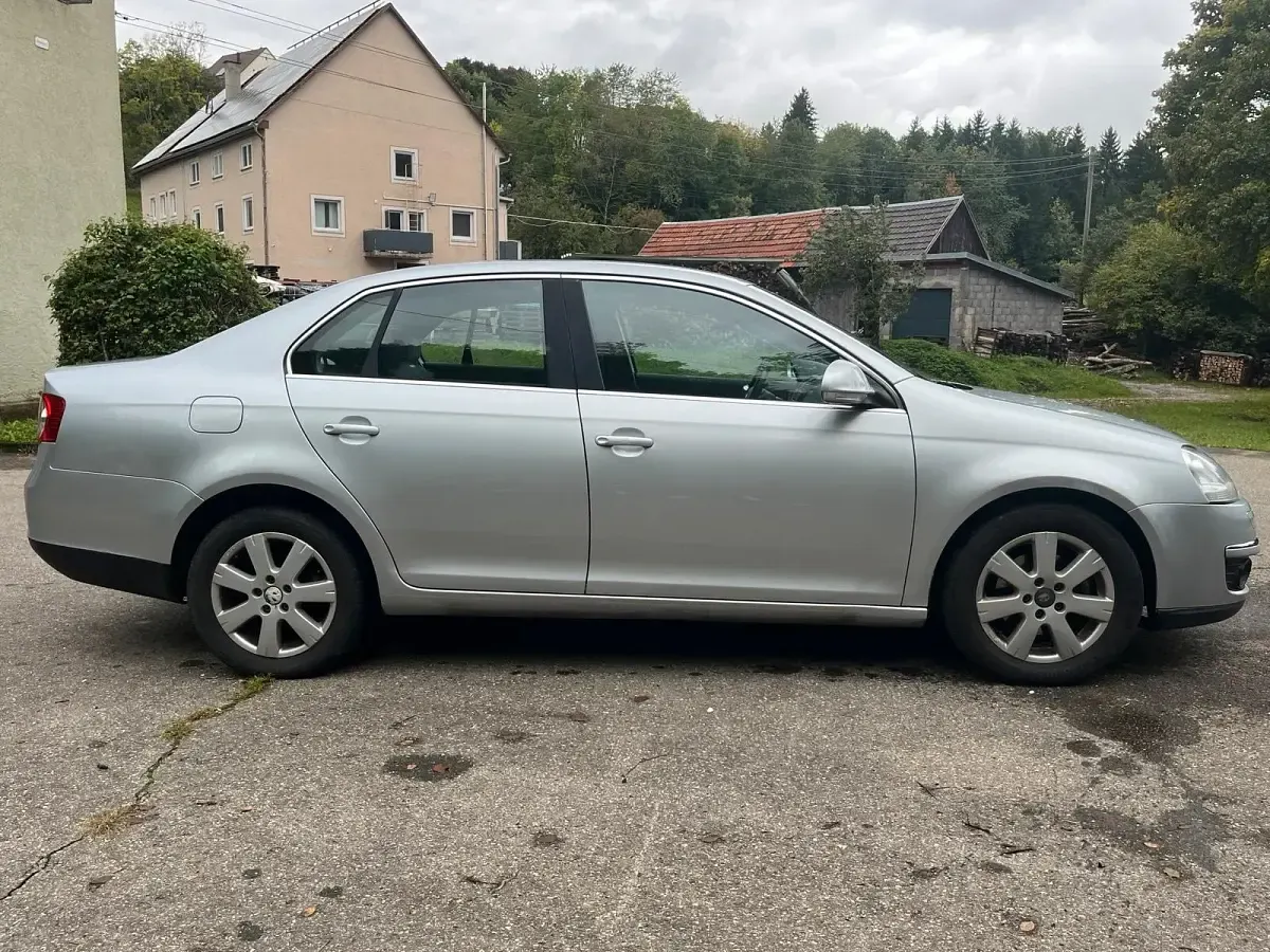 Używany VW Jetta 140 KM (102 kW) 2008 Srebrny Sedan/Limuzyna