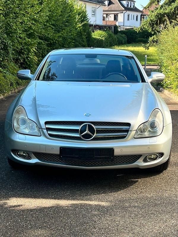 Silber Gebraucht 2008 Mercedes CLS500 Coupé | 18.499 € (Etwas zu teuer) - Bild 1/4