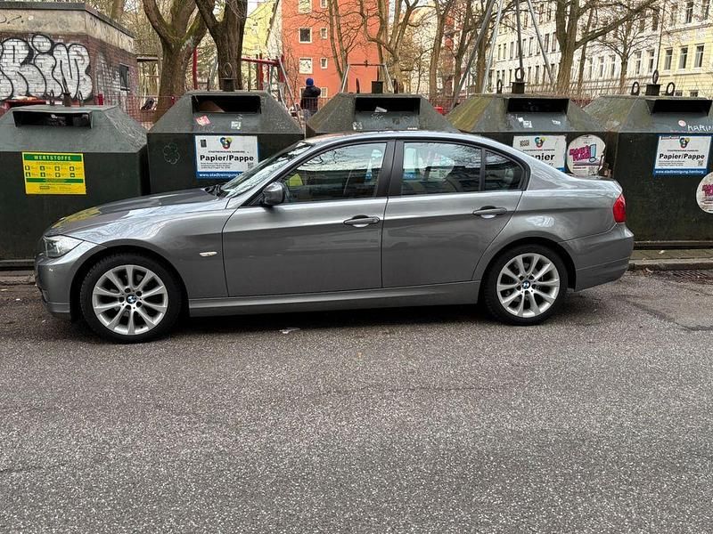 Gebraucht BMW 318 143 PS (105 kW) 2011 Silber Limousine