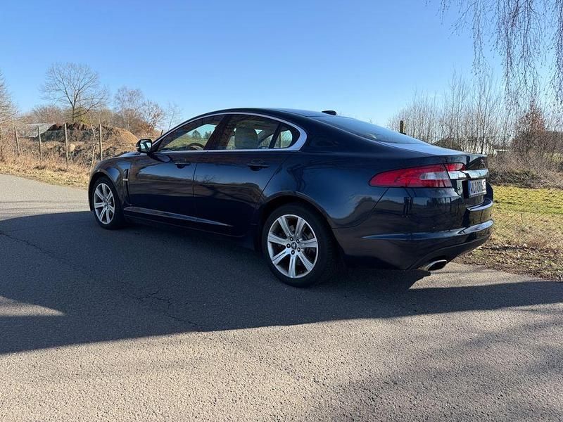 Gebraucht Jaguar XF Luxury 211 PS (155 kW) 2011 Blau Limousine