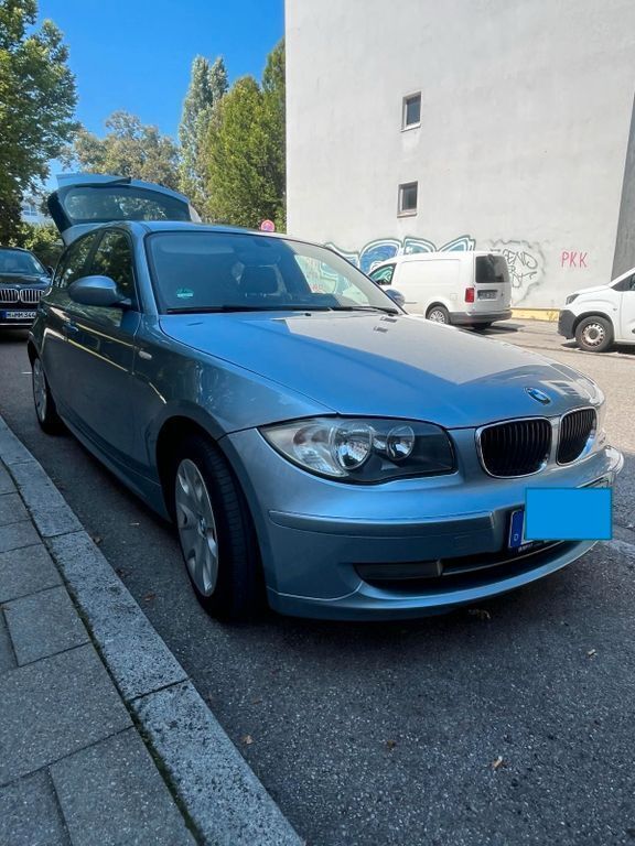 Silber Gebraucht 2009 BMW 116 Kleinwagen | 3.600 € (Fairer Preis) - Bild 1/4