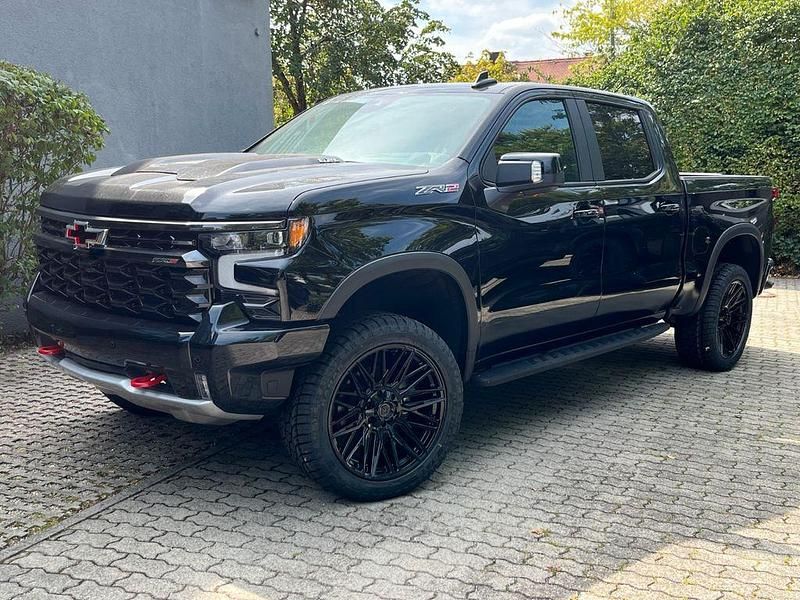 Schwarz Neu 2025 Chevrolet Silverado SUV | 98.990 € - Bild 1/4