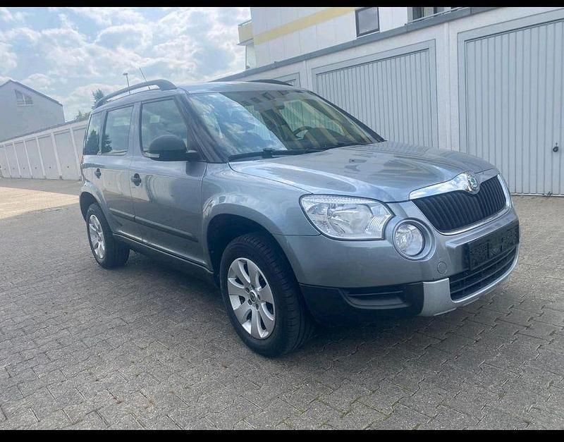Grau Gebraucht 2010 Skoda Yeti SUV | 4.000 € (Guter Preis) - Bild 1/4