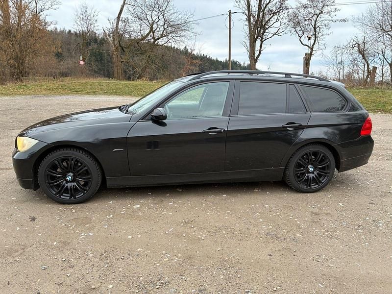 Gebraucht BMW 320 177 PS (130 kW) 2007 Schwarz Kombi