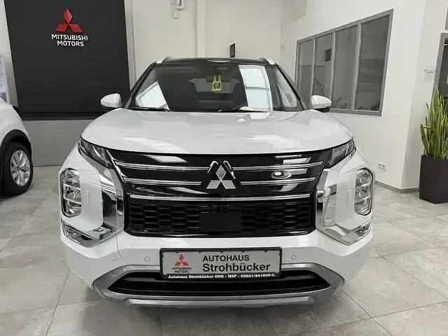 Gebraucht Mitsubishi Outlander P-HEV Top 306 PS (225 kW) 2025 Schwarz Limousine