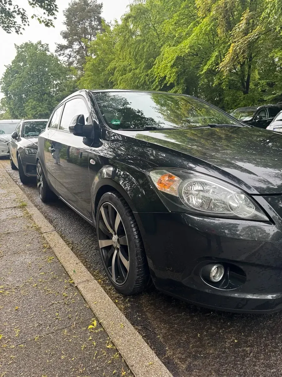 Gebraucht Kia Ceed 143 PS (105 kW) 2008 Schwarz Kleinwagen