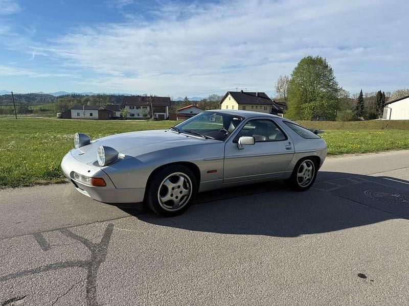 Second-hand Porsche 928 320 CP (235 kW) 1987 Argintiu Coupe