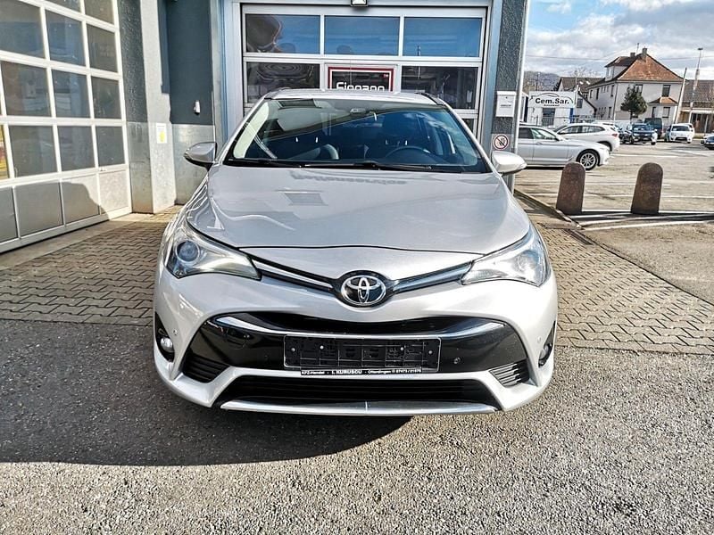 Gebraucht Toyota Avensis 147 PS (108 kW) 2019 Silber Kombi
