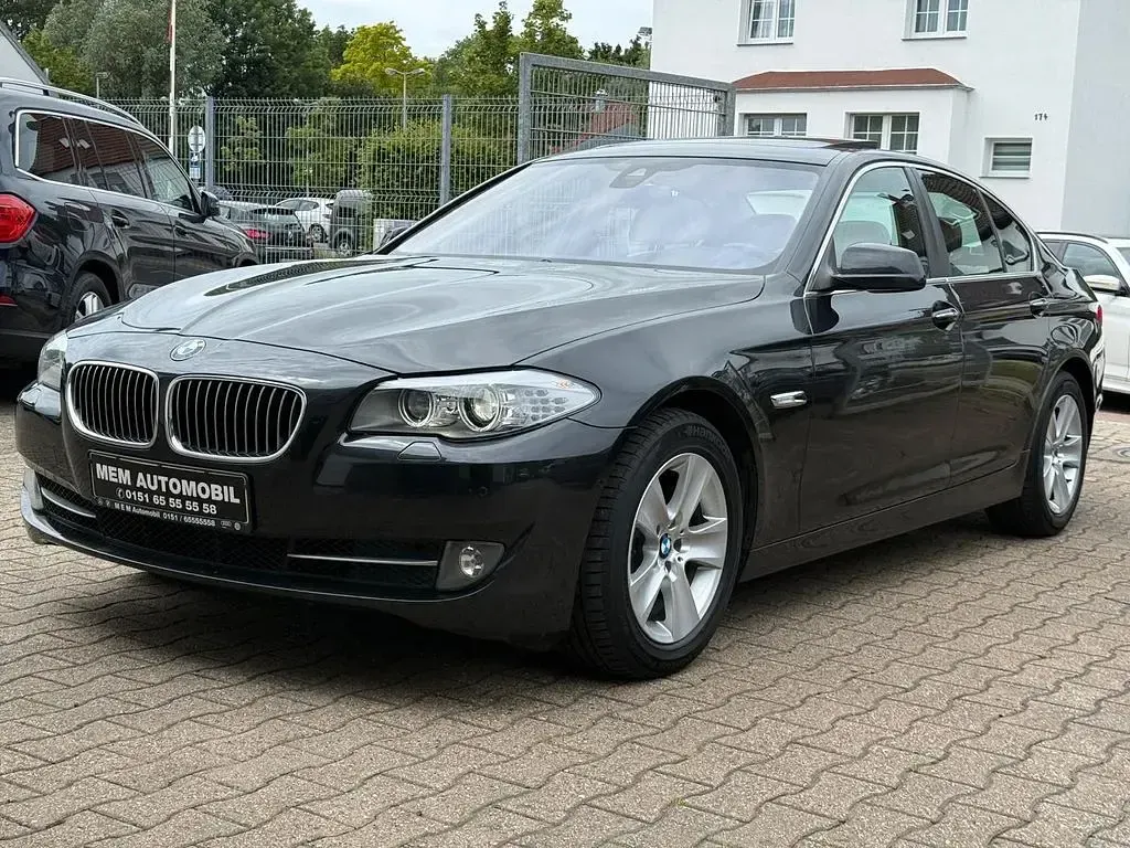 Gebraucht BMW 530 Sport Line 258 PS (189 kW) 2012 Sophistograu Limousine
