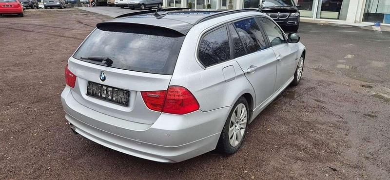 Gebraucht BMW 320 170 PS (125 kW) 2011 Titansilber metallic Kombi