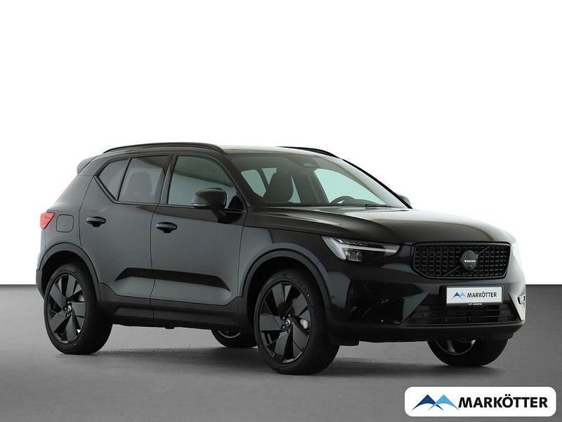Neu Volvo XC40 Plus 163 PS (119 kW) 2025 Schwarz SUV