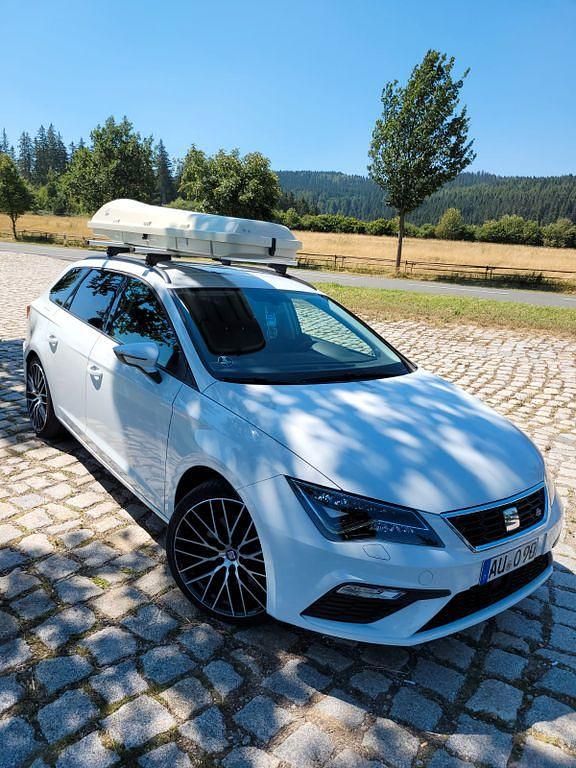 Weiß Gebraucht 2017 Seat Leon ST FR Kombi | 14.999 € (Fairer Preis) - Bild 1/4